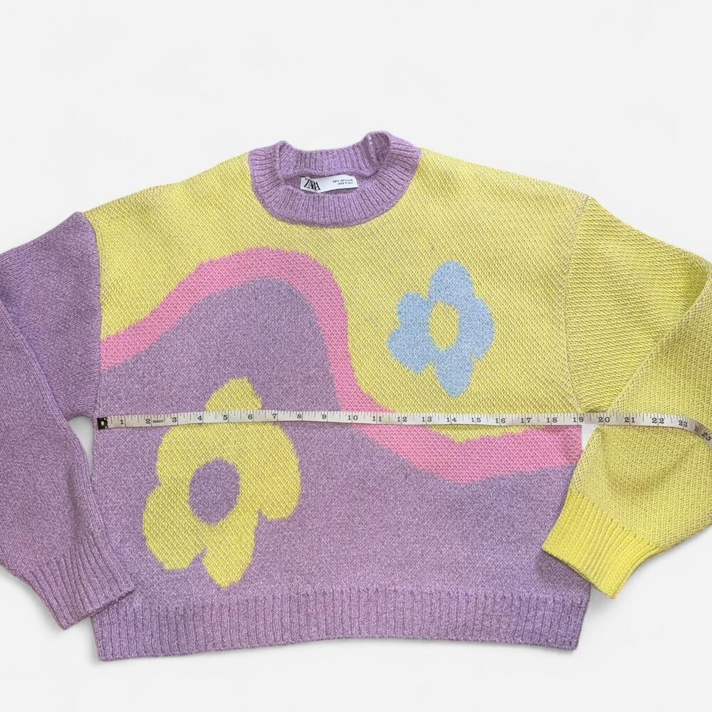 ZARA Pastel Purple and Green Flower Crewneck Sweater (Size Small) - Picture 3 of 6